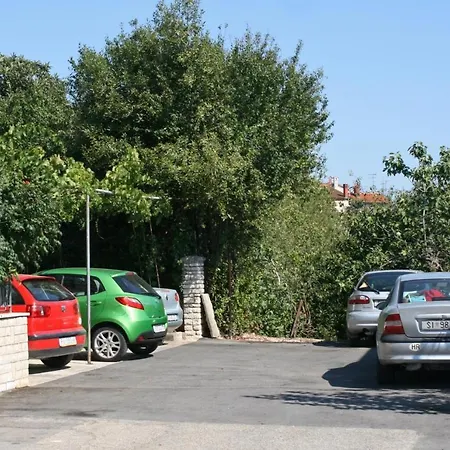 With A Parking Space - 6986 Pula